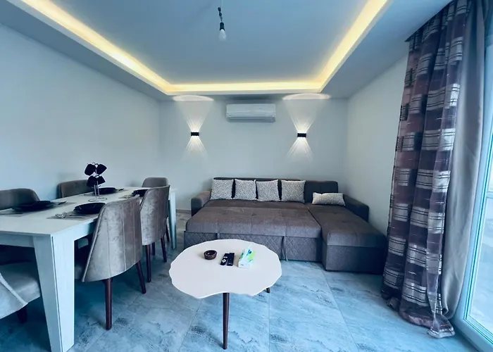 One Bedroom And Reception דירה *